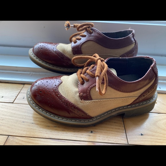Selling boy’s shoes - size 11.5 - Picture 2 of 3